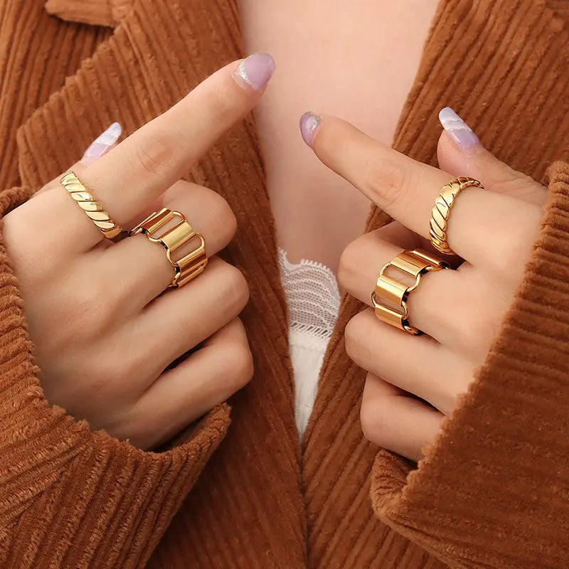 Crossiant Rope Ring
