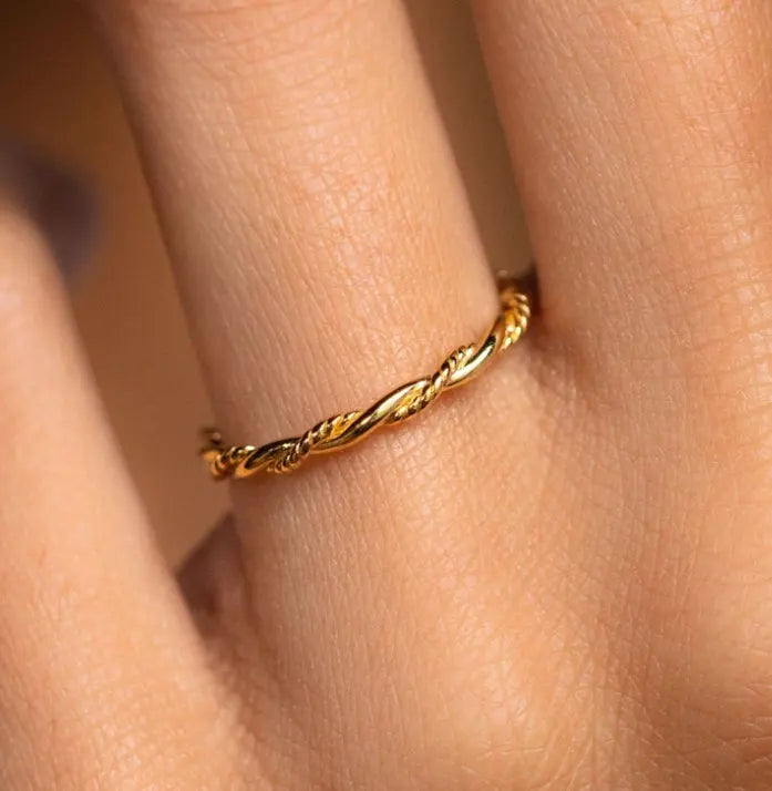 Eleganter 925er Twist-Ring