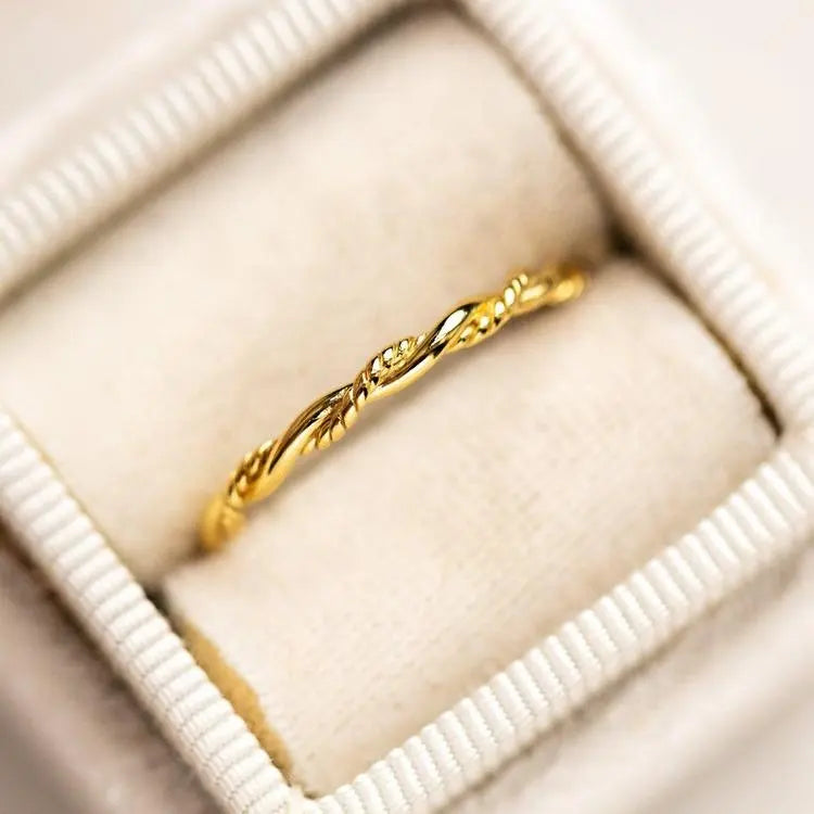 Eleganter 925er Twist-Ring